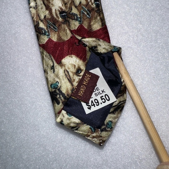 FINAL SALE Museum Artifacts Men's Tie Hound Dog Print Silk NWT - Picture 4 of 6